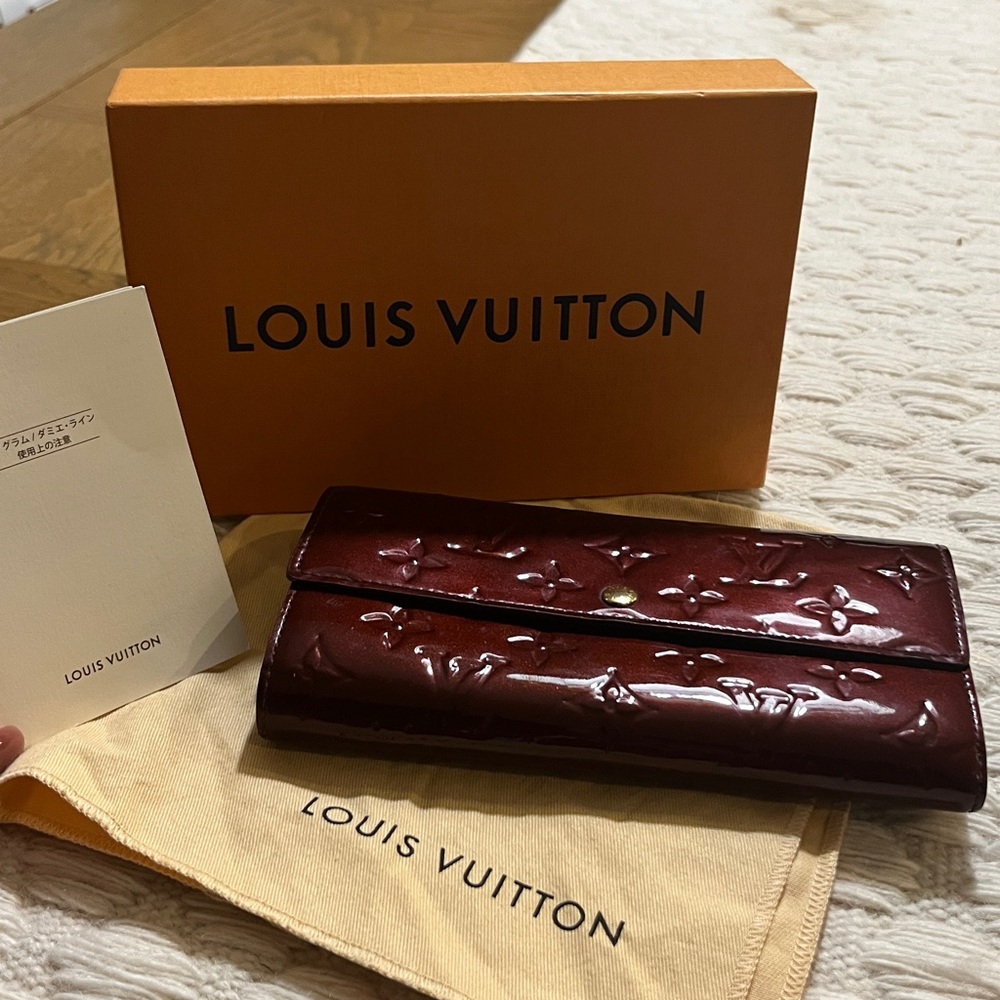 Louis Vuitton Rouge Fauviste Monogram Vernis Sarah Wallet
